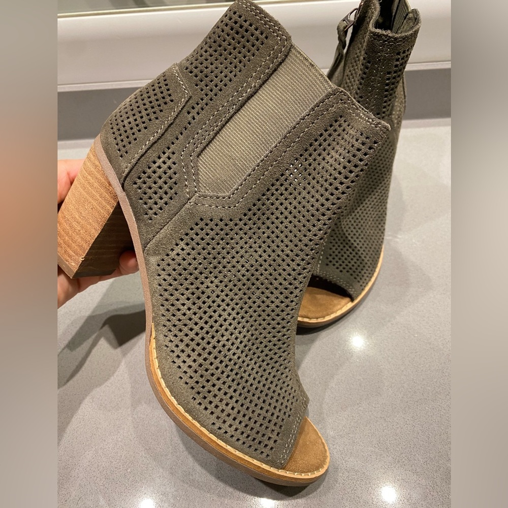 Tom’s high heel bootie